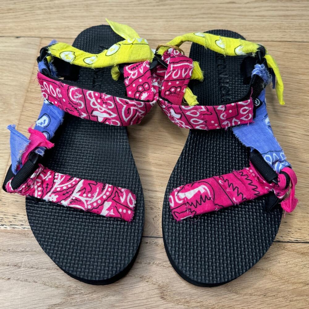 NWT Arizona Love Trekky Multi-Color Strappy Open Toe Bandana Sandal, Size 38